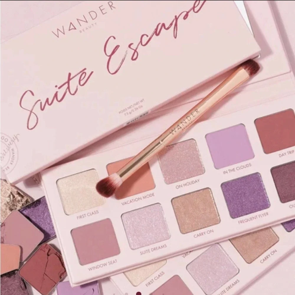 NWT Wander Beauty Suit Escape Eyeshadow Palette!